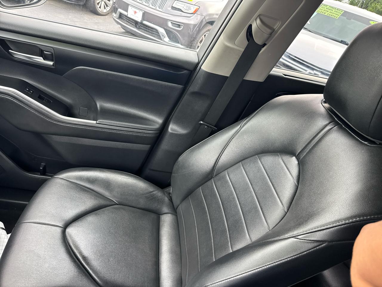 Toyota Highlander XLE AWD V6 2021