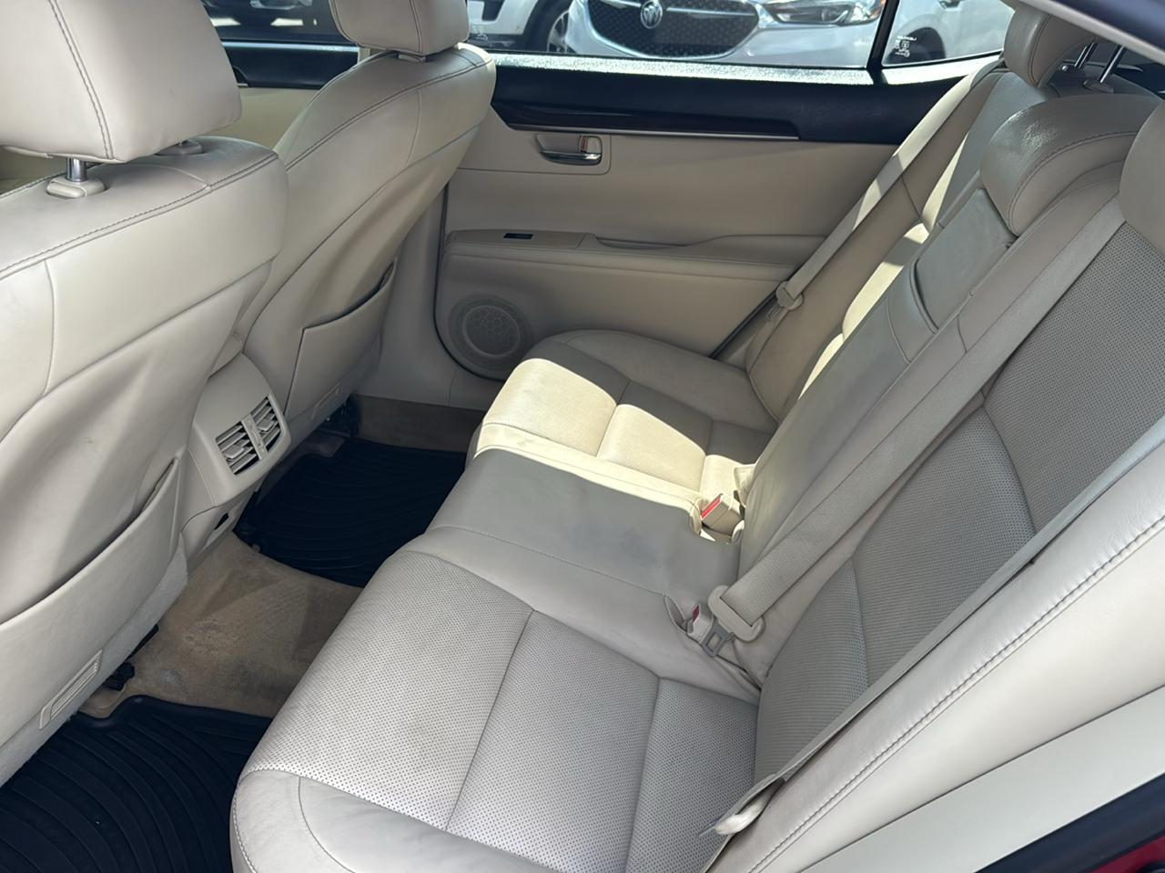 Lexus ES 350 Sedan 2013