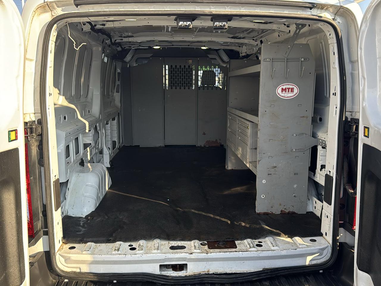 Ford Transit 150 Van Low Roof 60/40 Pass. 148-in. WB 2017