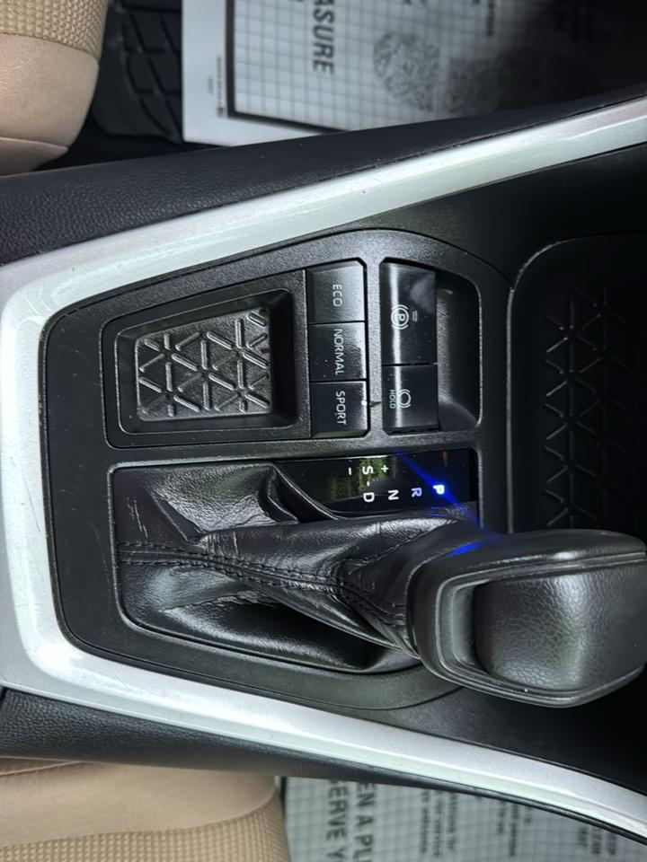 Toyota RAV4 LE 2020