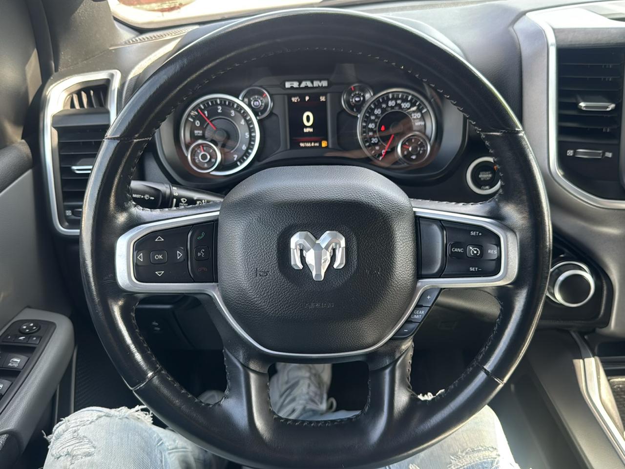 RAM 1500 Big Horn Crew Cab LWB 4WD 2022