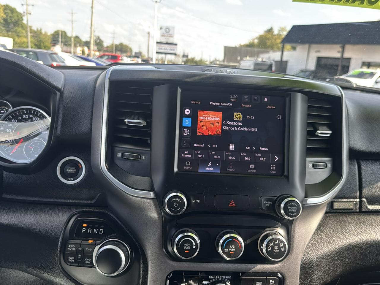 RAM 1500 Big Horn Crew Cab LWB 4WD 2022