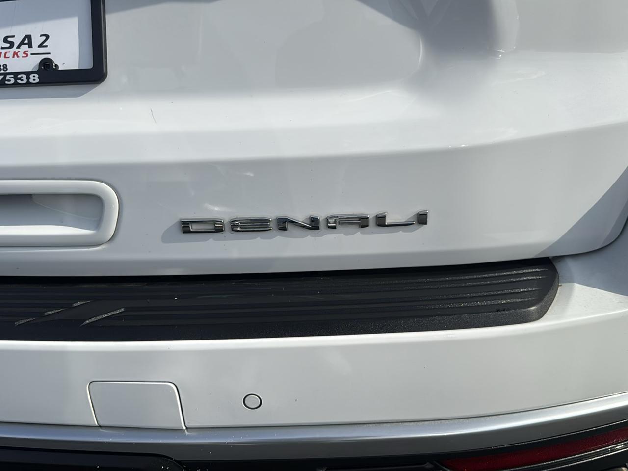 GMC Yukon XL Denali 4WD 2023