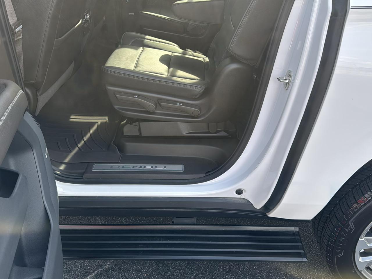 GMC Yukon XL Denali 4WD 2023