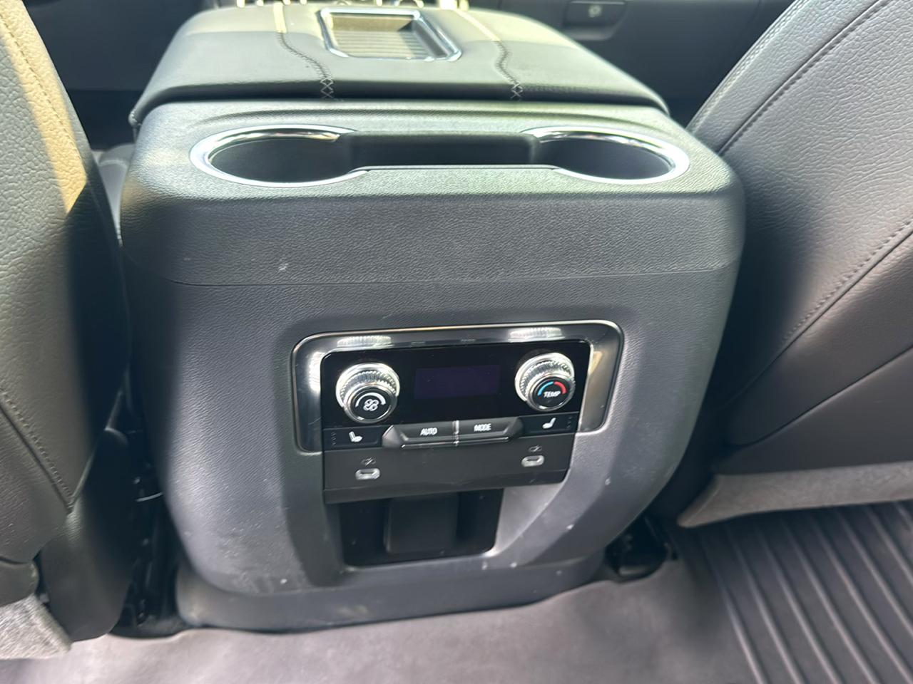 GMC Yukon XL Denali 4WD 2023