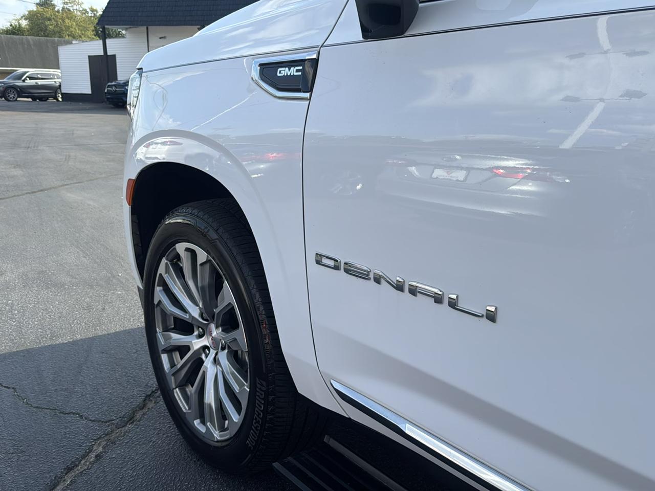 GMC Yukon XL Denali 4WD 2023