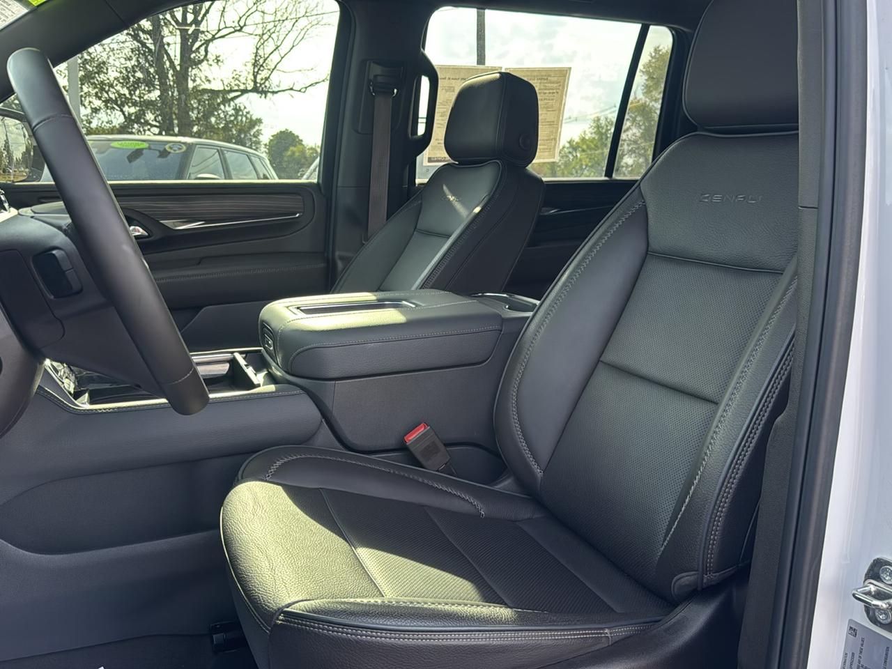 GMC Yukon XL Denali 4WD 2023
