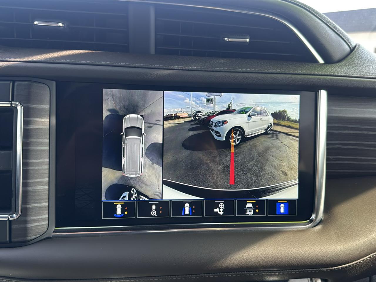 GMC Yukon XL Denali 4WD 2023