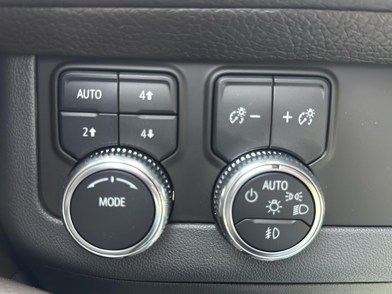 GMC Yukon XL Denali 4WD 2023