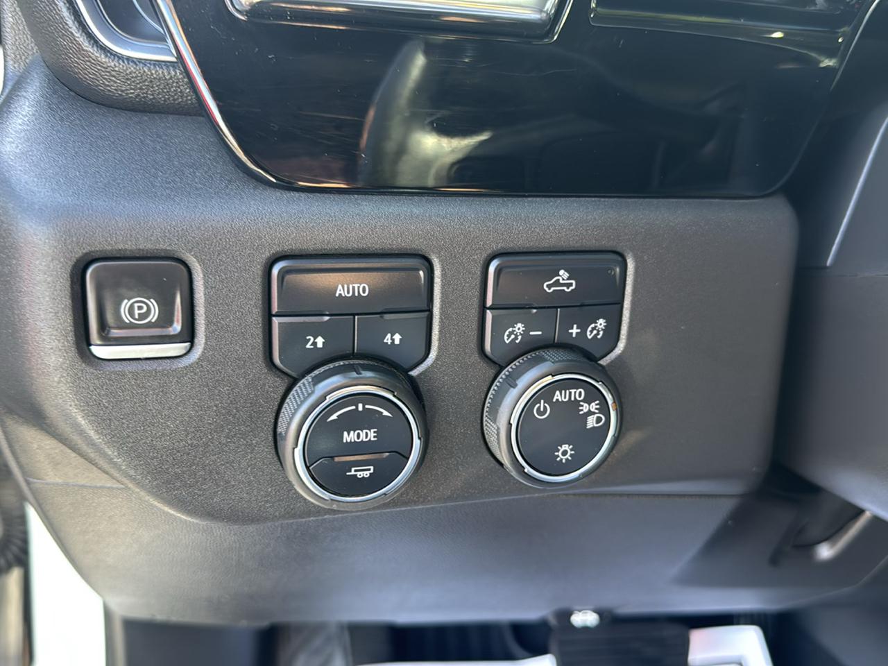 Chevrolet Silverado 1500 1LT Crew Cab 4WD 2023