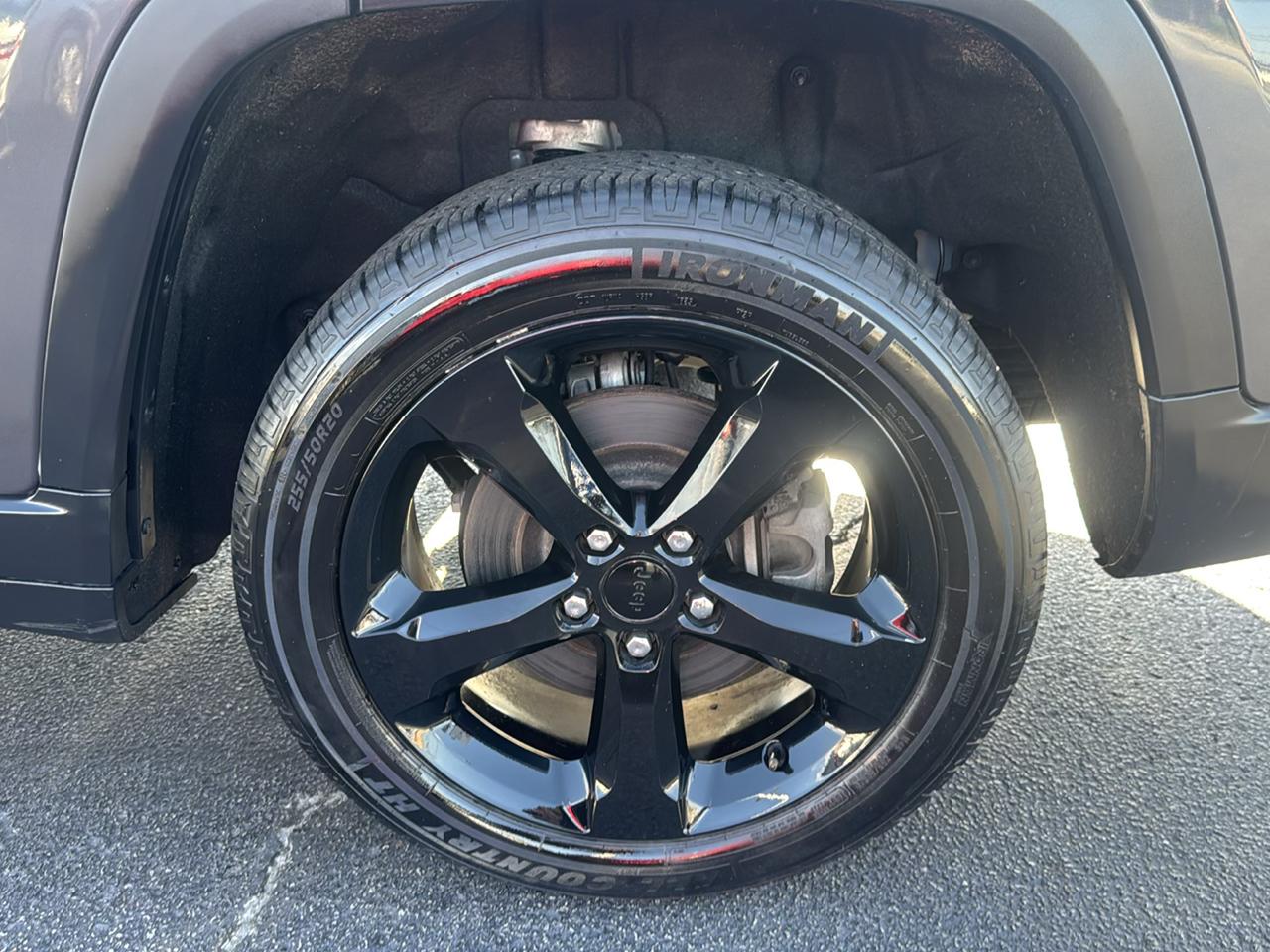 Jeep Grand Cherokee L Laredo 4WD 2023