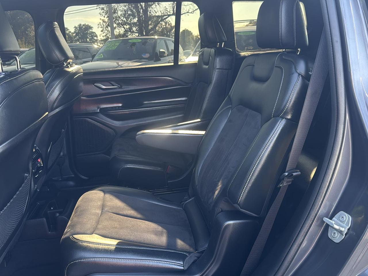 Jeep Grand Cherokee L Laredo 4WD 2023