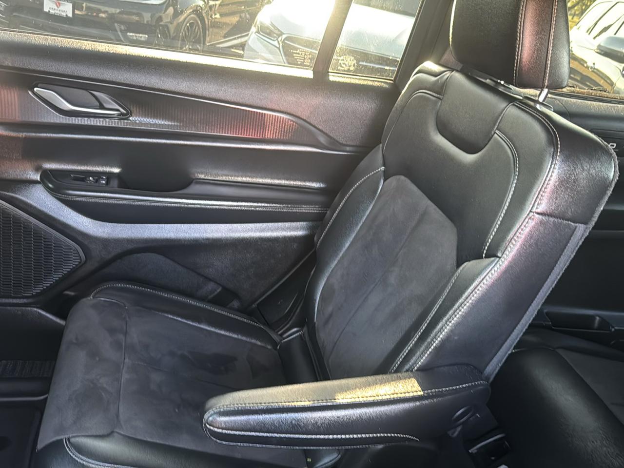 Jeep Grand Cherokee L Laredo 4WD 2023