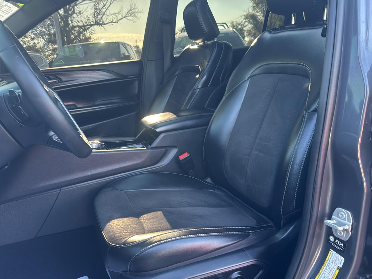 Jeep Grand Cherokee L Laredo 4WD 2023
