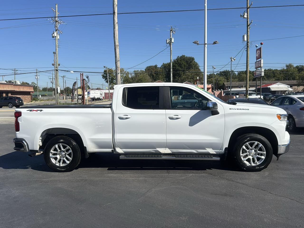 Chevrolet Silverado 1500 1LT Crew Cab 4WD 2023