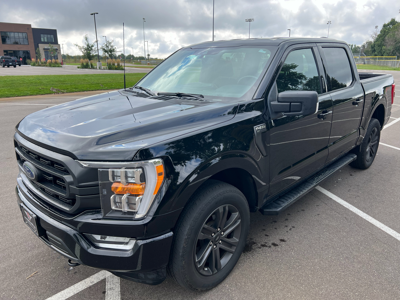 2022 Ford F-150 XLT photo 2