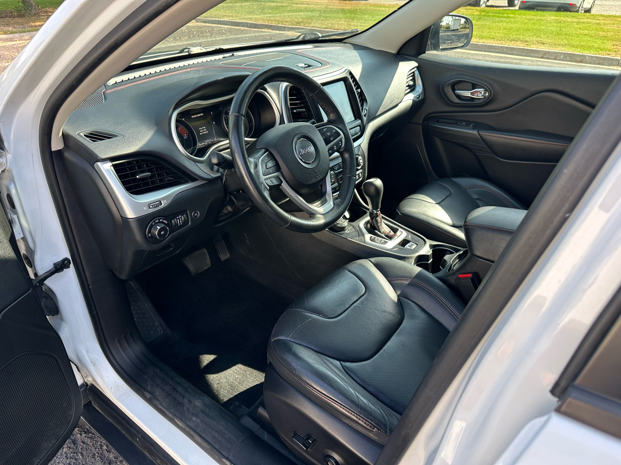 2016 Jeep Cherokee Trailhawk photo 12