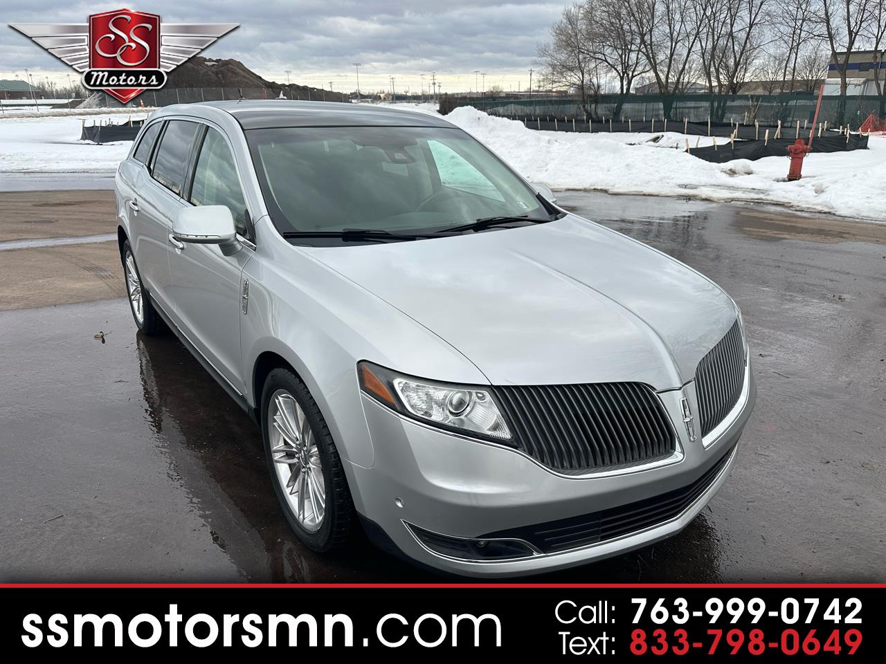2013 Lincoln MKT Base's photo