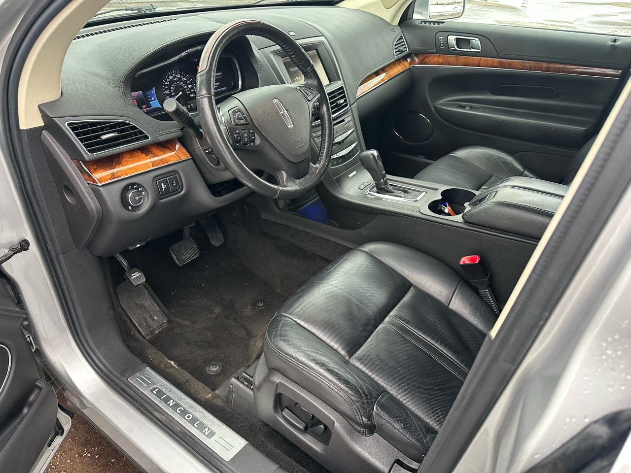 Lincoln MKT 3.5L with EcoBoost AWD 2013