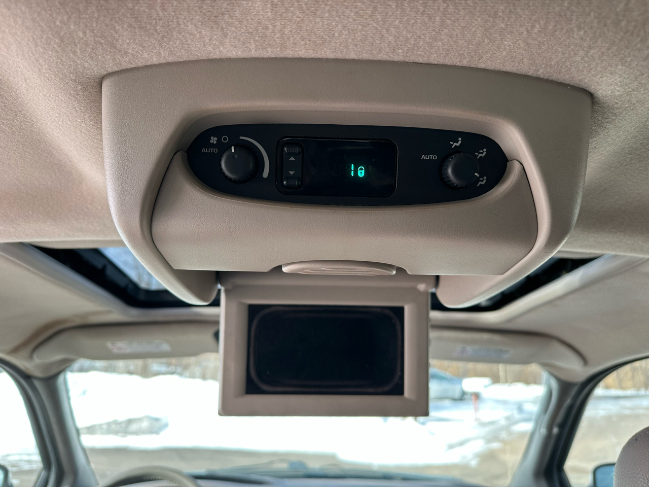 Chrysler Town & Country Limited AWD 2003