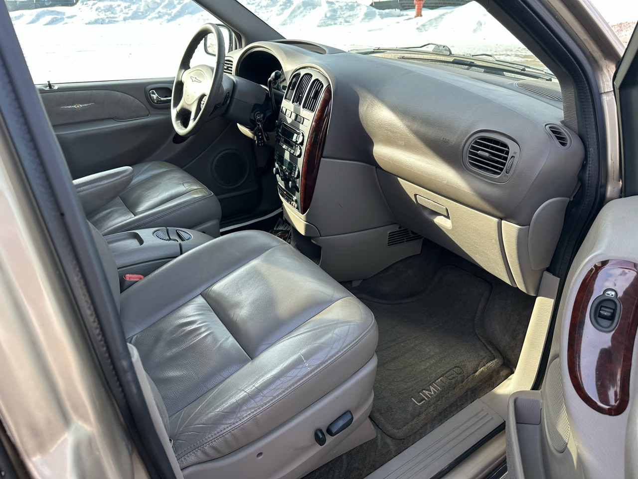 Chrysler Town & Country Limited AWD 2003