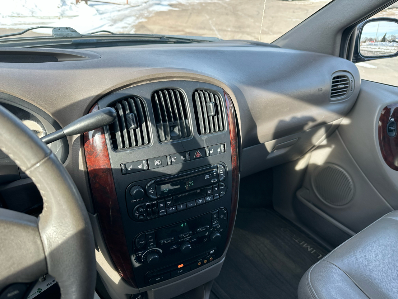 Chrysler Town & Country Limited AWD 2003