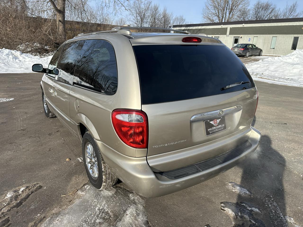 Chrysler Town & Country Limited AWD 2003