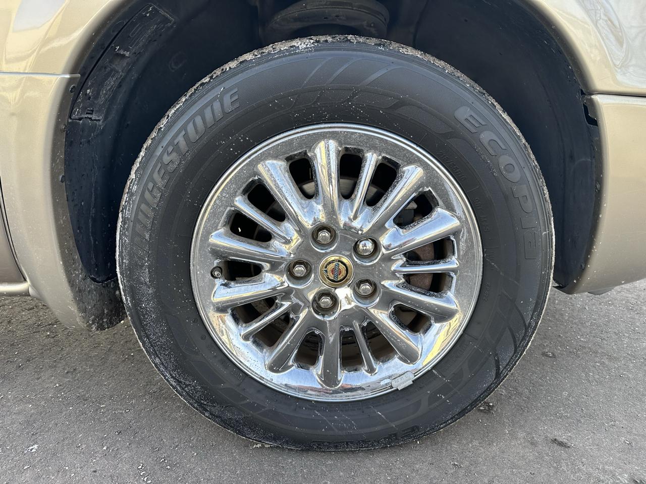 Chrysler Town & Country Limited AWD 2003