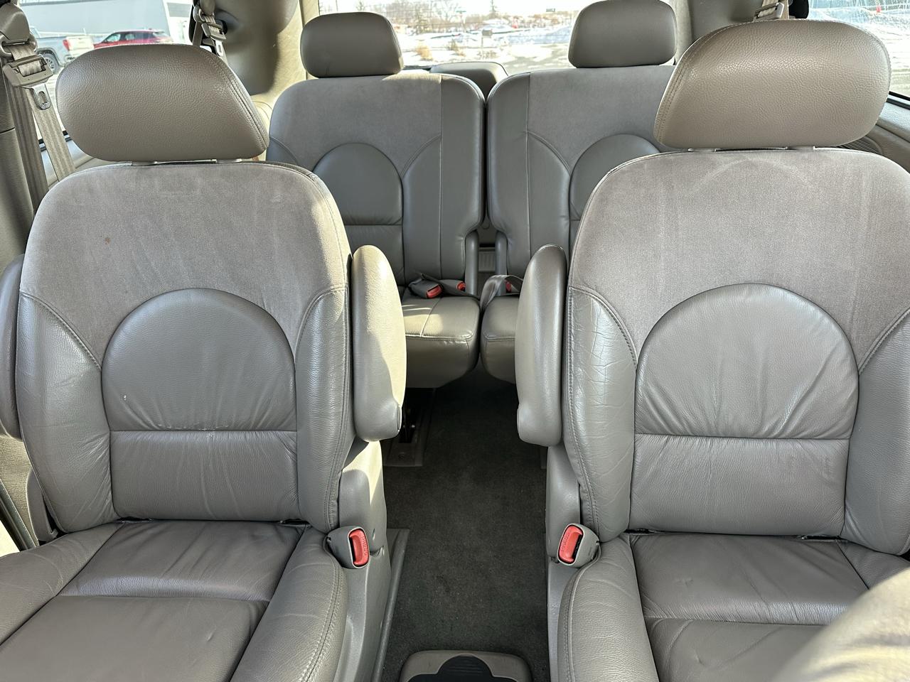 Chrysler Town & Country Limited AWD 2003