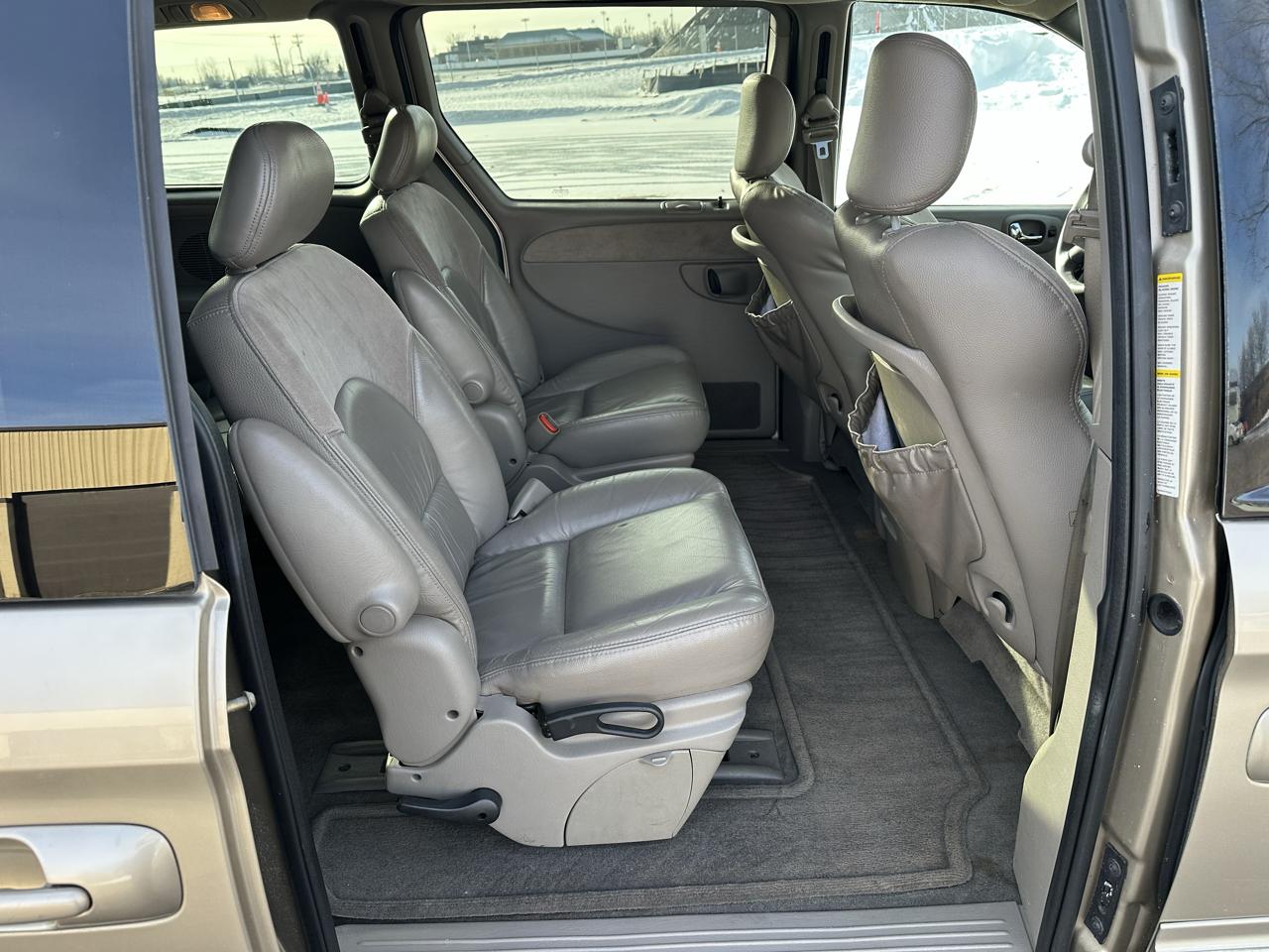 Chrysler Town & Country Limited AWD 2003