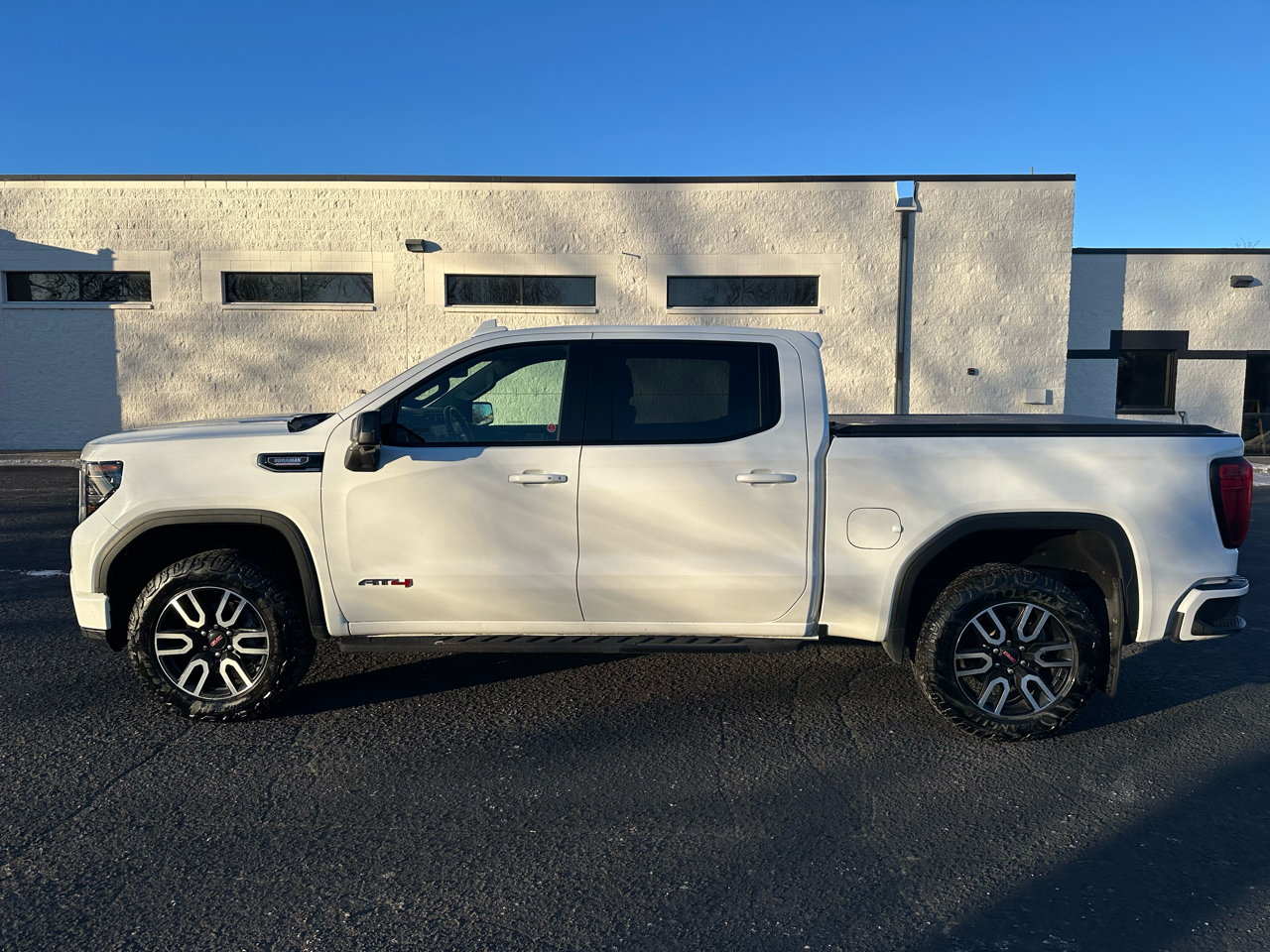 GMC Sierra 1500 AT4 Crew Cab 4WD 2022