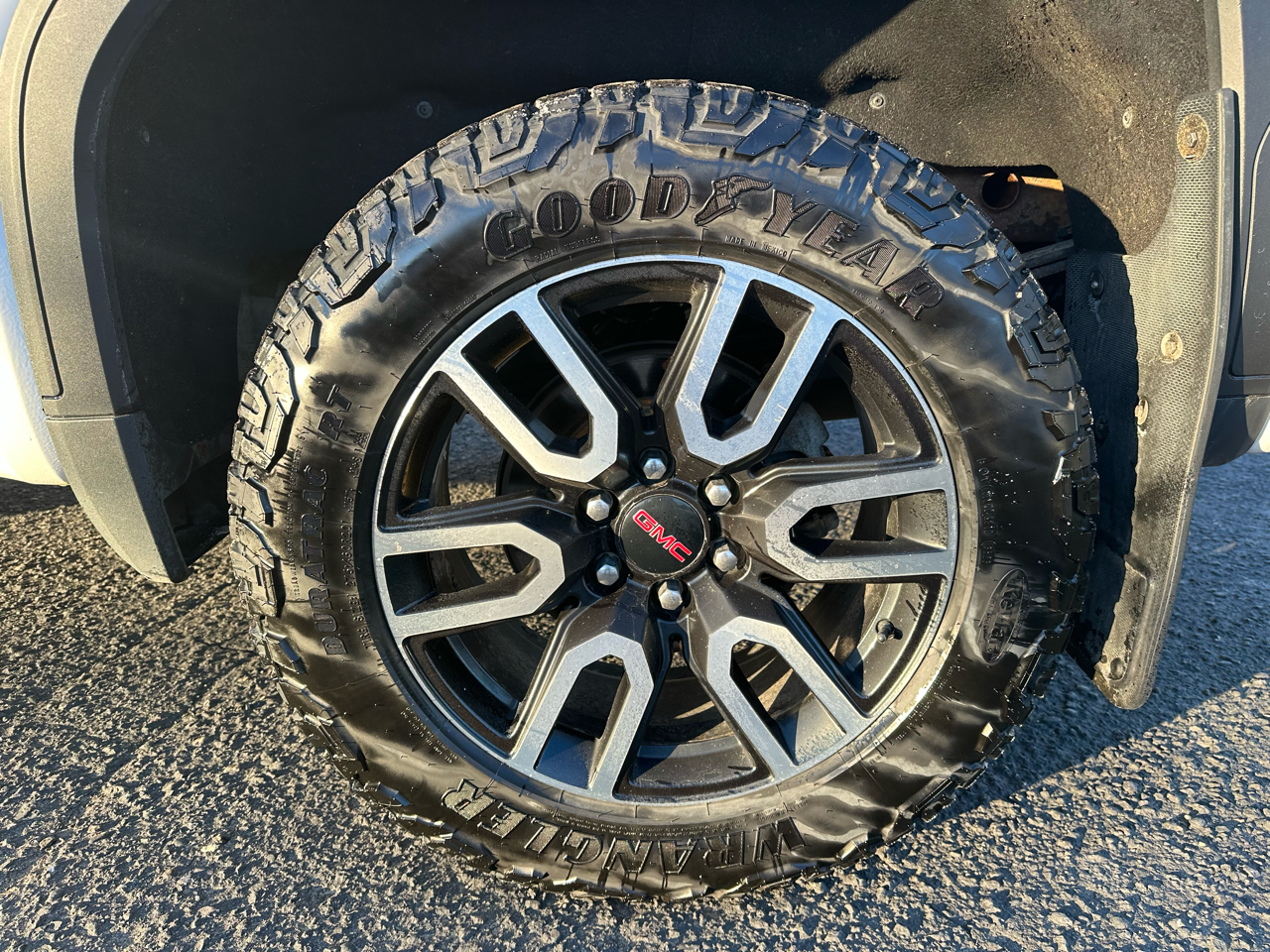 GMC Sierra 1500 AT4 Crew Cab 4WD 2022