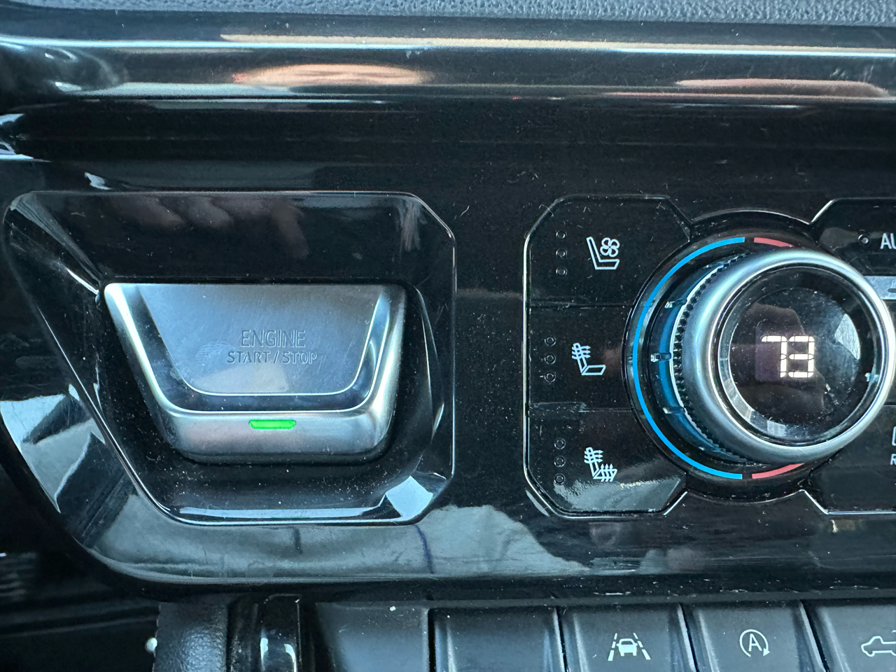 GMC Sierra 1500 AT4 Crew Cab 4WD 2022