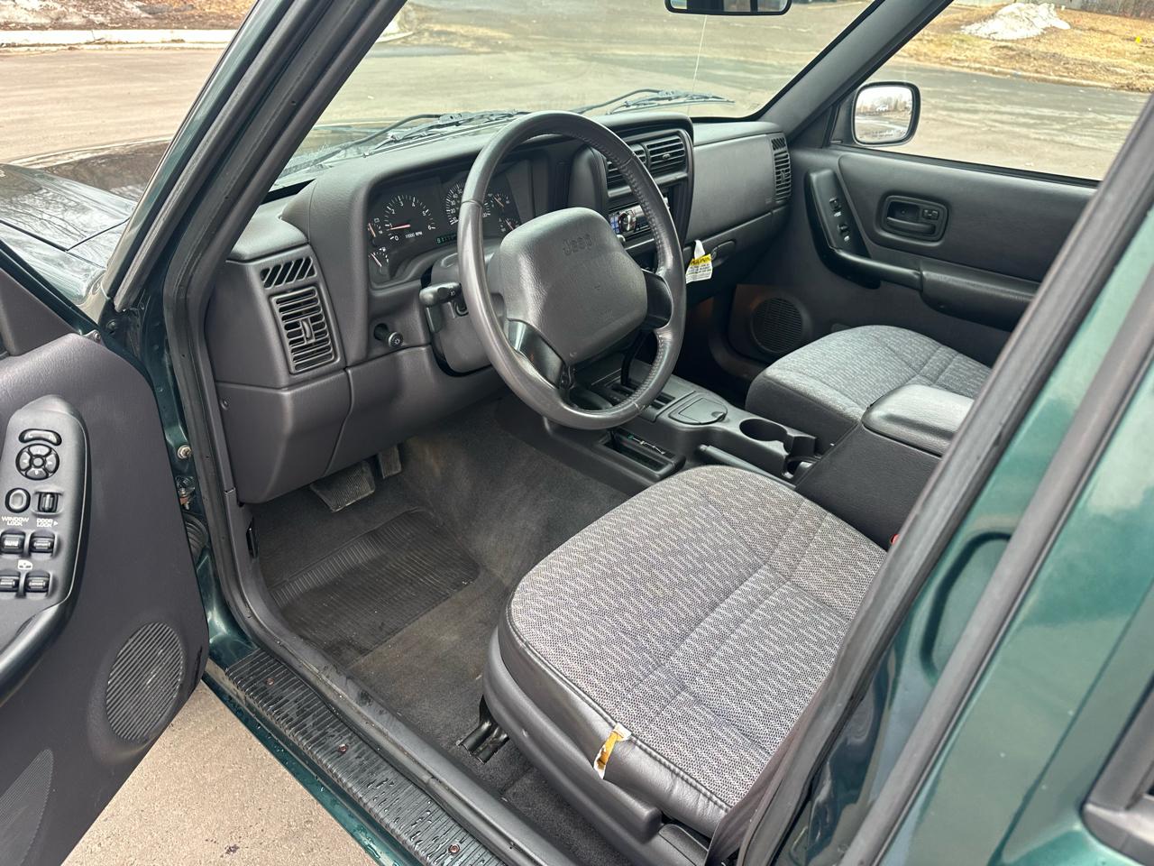 Jeep Cherokee Sport 4WD 2000