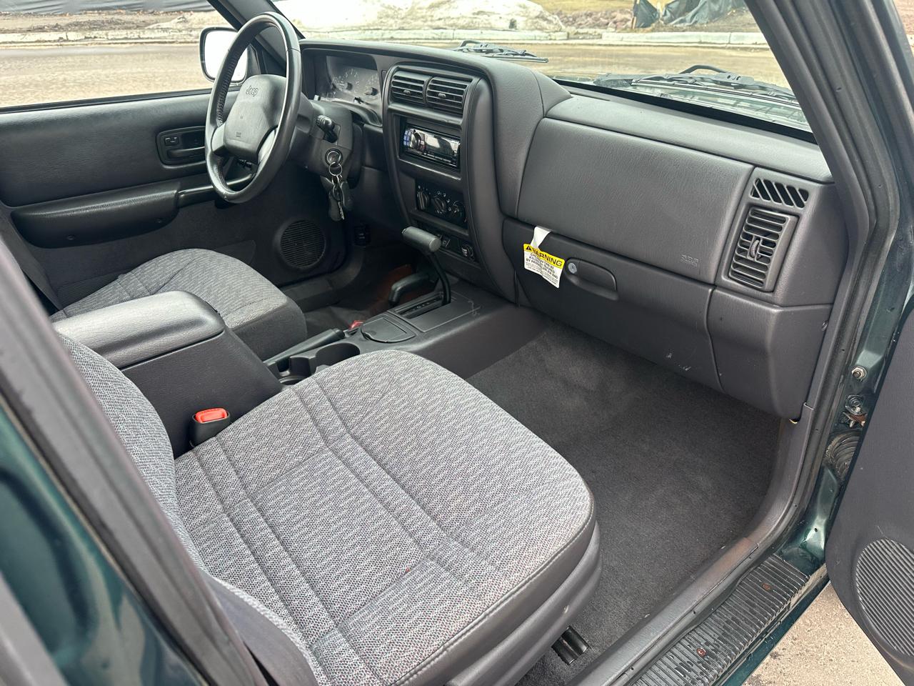 Jeep Cherokee Sport 4WD 2000