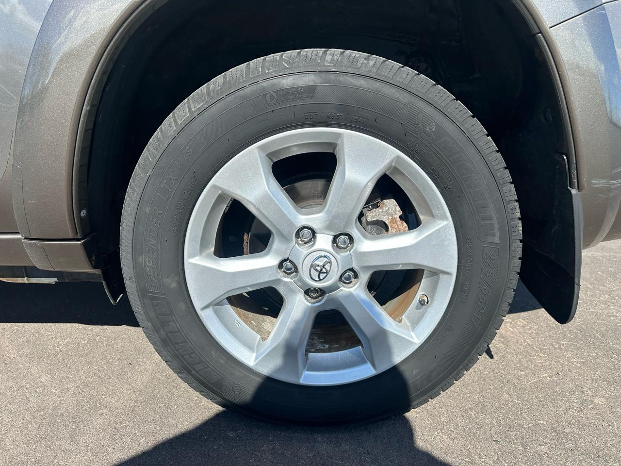 Toyota RAV4 Limited V6 4WD 2012