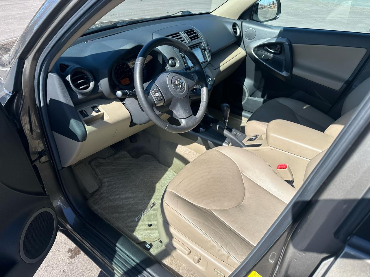 Toyota RAV4 Limited V6 4WD 2012