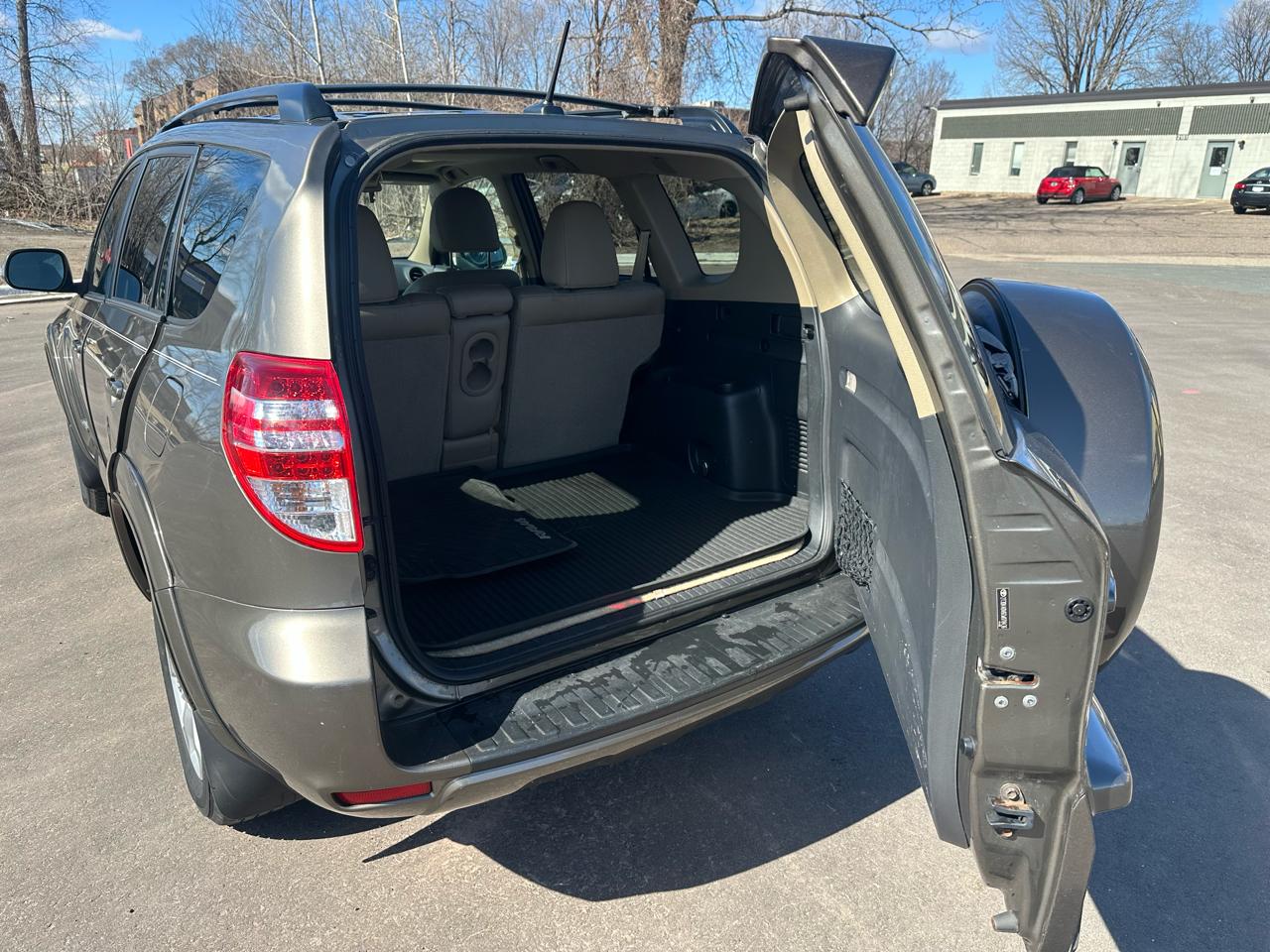 Toyota RAV4 Limited V6 4WD 2012