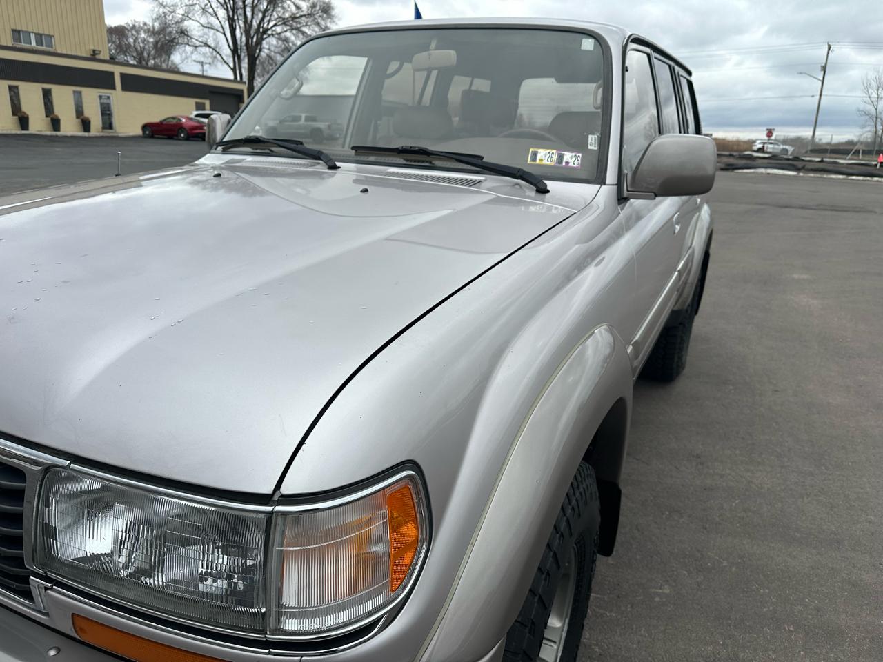 Lexus LX 450 Base 1996