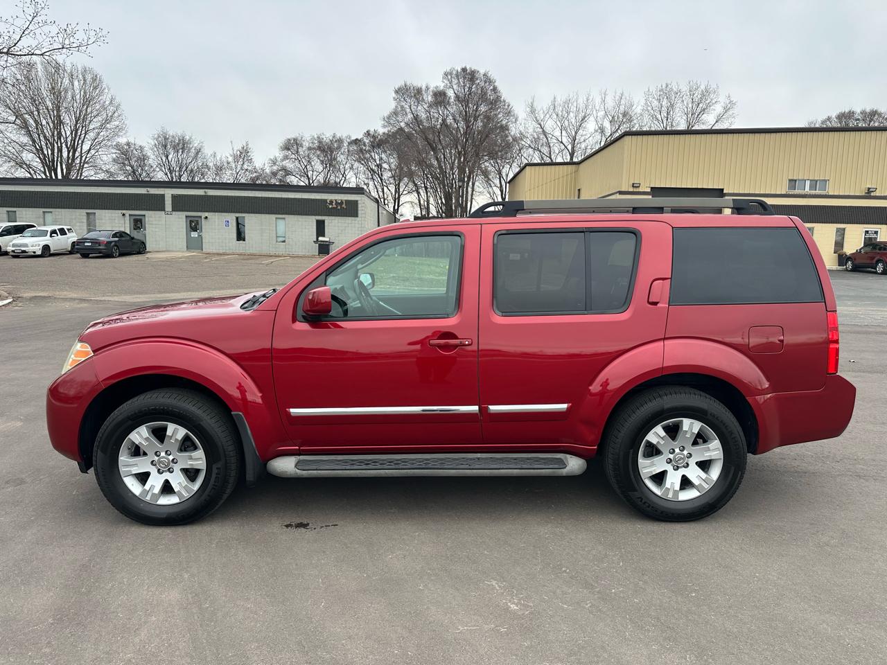 Nissan Pathfinder Silver Edition 4WD 2011
