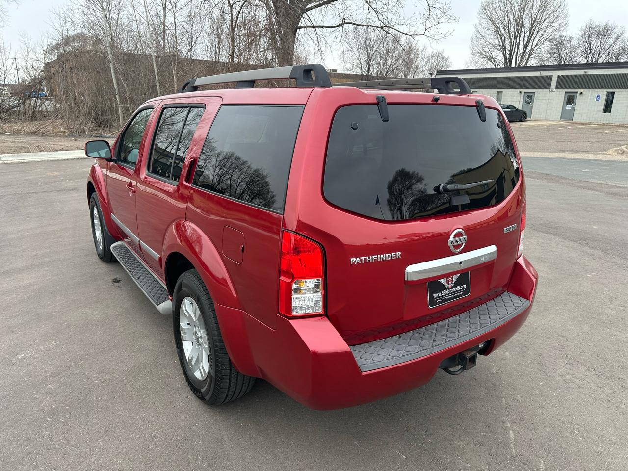 Nissan Pathfinder Silver Edition 4WD 2011