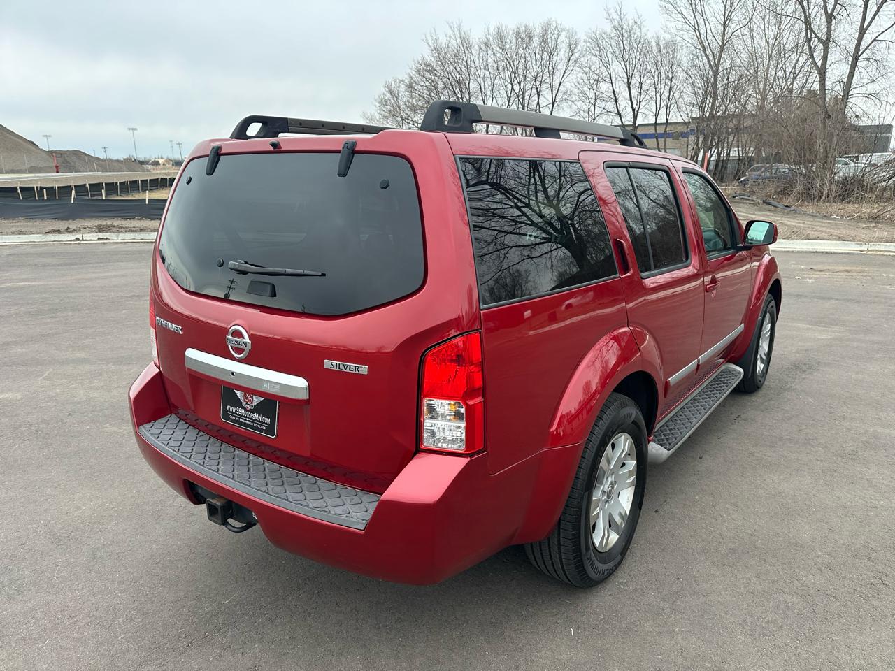 Nissan Pathfinder Silver Edition 4WD 2011
