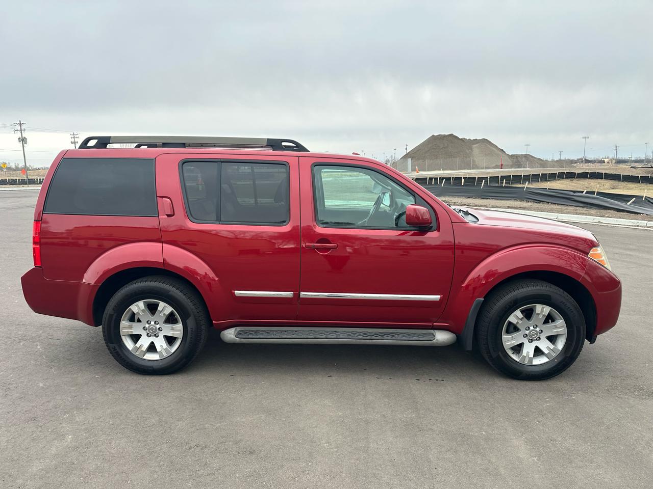 Nissan Pathfinder Silver Edition 4WD 2011