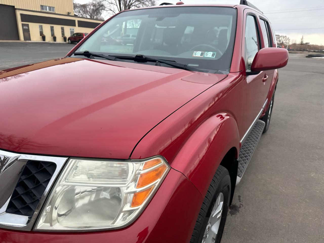 Nissan Pathfinder Silver Edition 4WD 2011