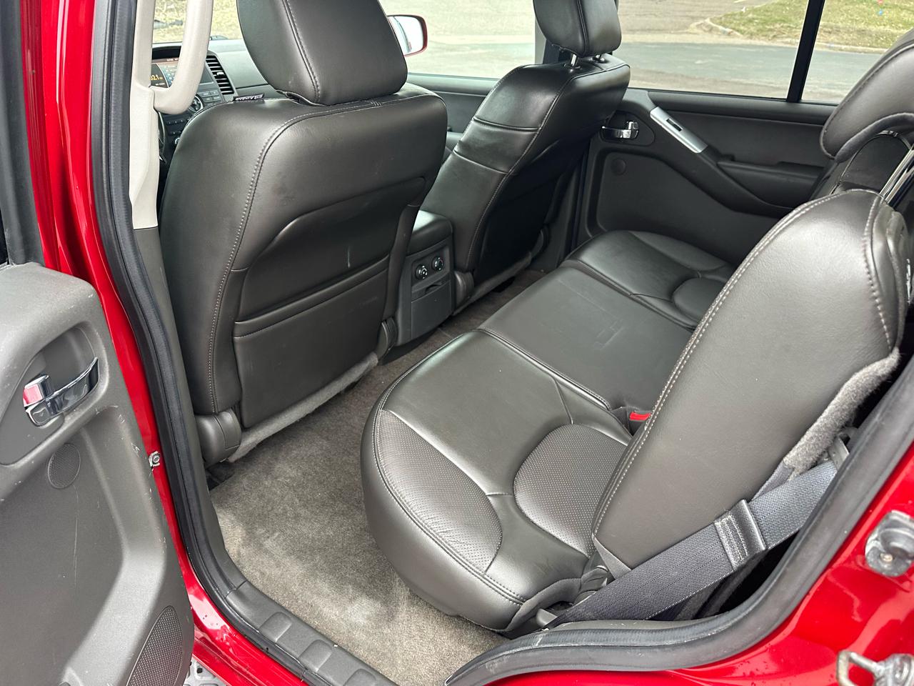 Nissan Pathfinder Silver Edition 4WD 2011