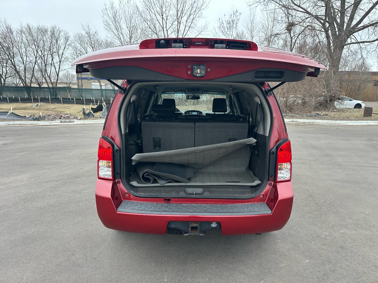 Nissan Pathfinder Silver Edition 4WD 2011