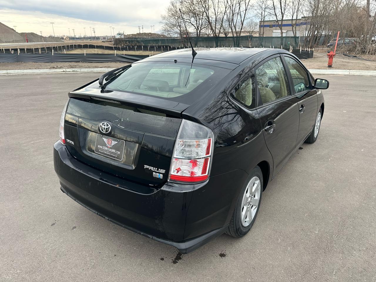 Toyota Prius 4-Door Liftback 2004
