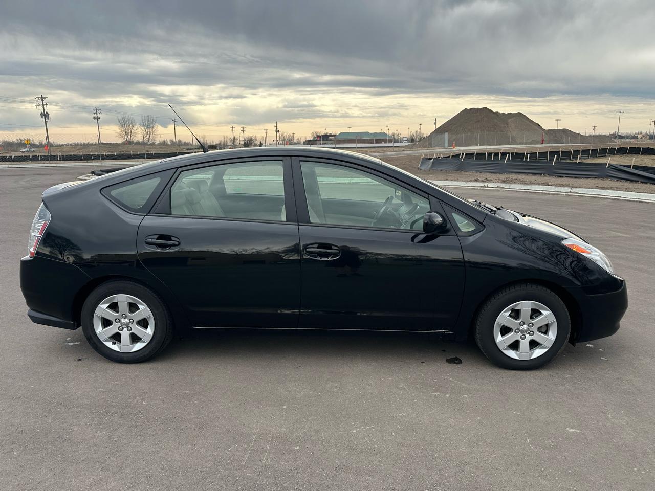 Toyota Prius 4-Door Liftback 2004