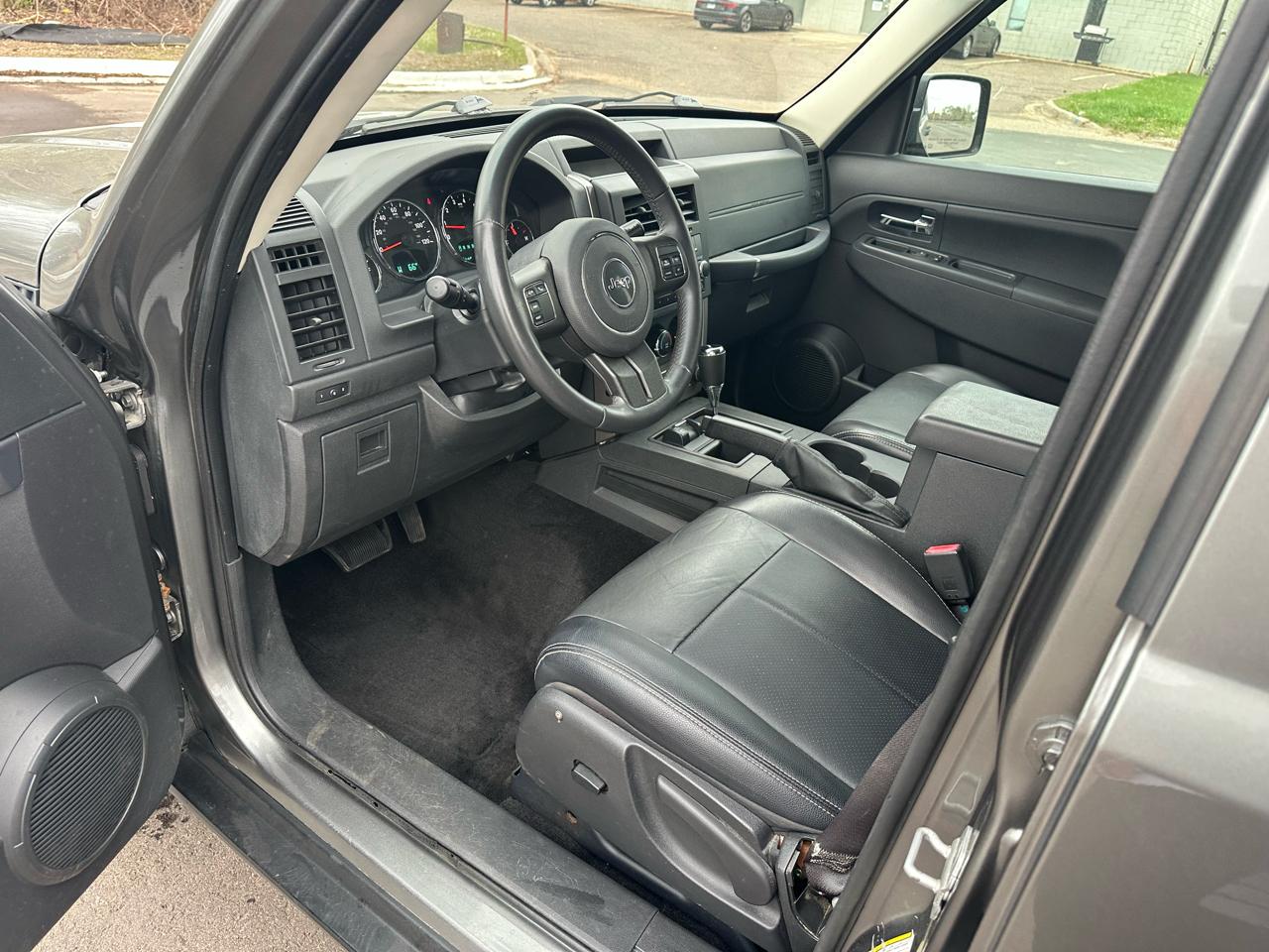 Jeep Liberty Sport 4WD 2012