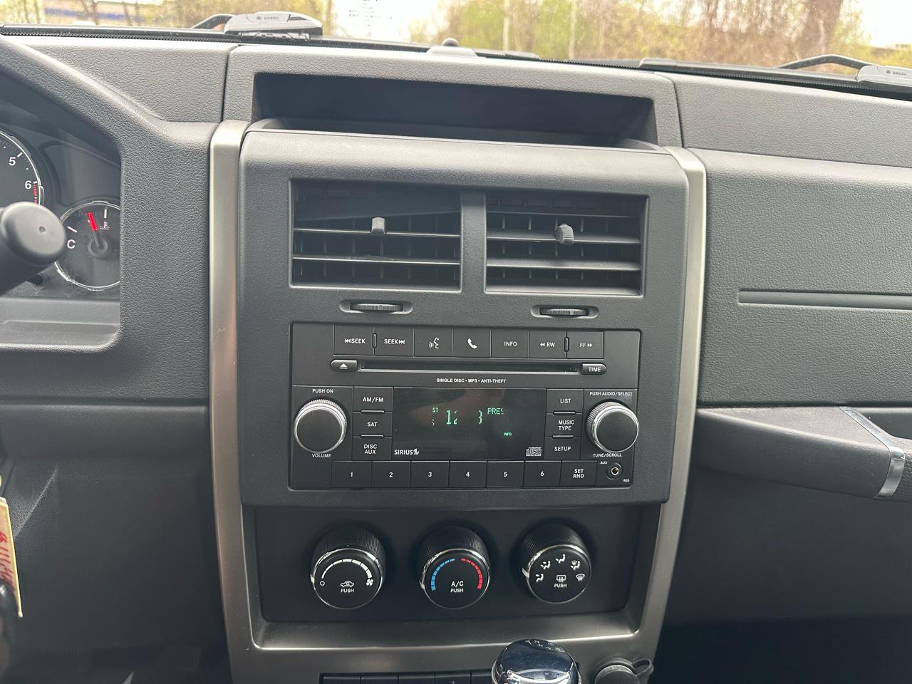 Jeep Liberty Sport 4WD 2012